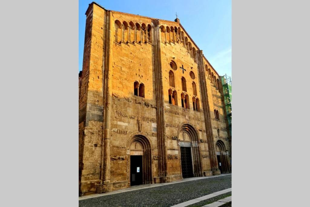 Maison Marina_Pavia San Michele Centro Storico Bagian luar foto
